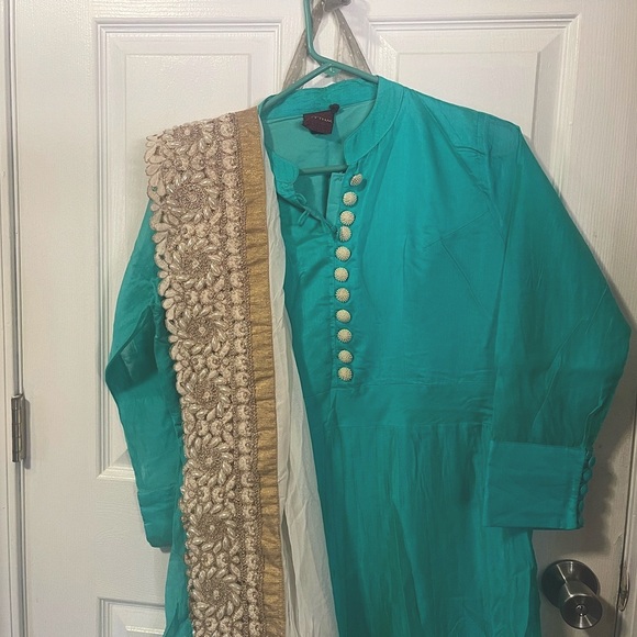 Look likes new wear only one time xl size matireal soft silk good condition - Picture 3 of 3